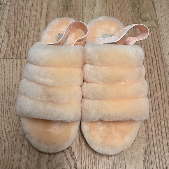 ♻️DONATED DEC. 2023♻️ 
NEW Ugg Fluff Yeah Slides in baby peach size 7 - Picture 2 of 12